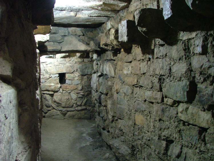 Chavin_de_Huantar_Pyramid_Tunnels1